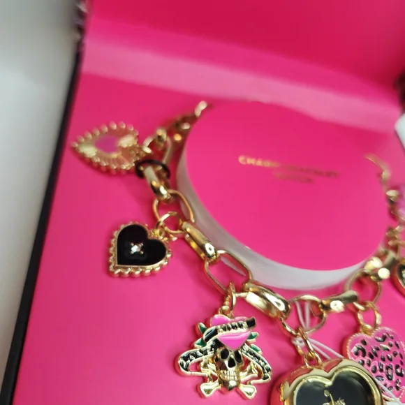 ED Hardy Watch Bracelet with 1 Heart-shaped watch face & 6 Charms Y2K Style NWT - Picture 5 of 7